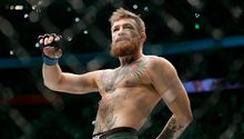 Conor McGregor golpeó a un adulto mayor que rechazó un whisky