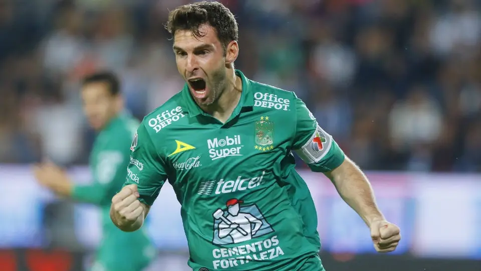 Corinthians hace oficial la llegada de Mauro Boselli