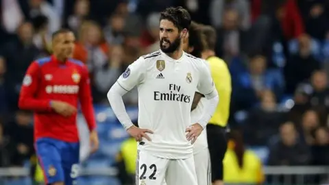 Isco crea polémica tras dar 'me gusta' a tuit contra Solari