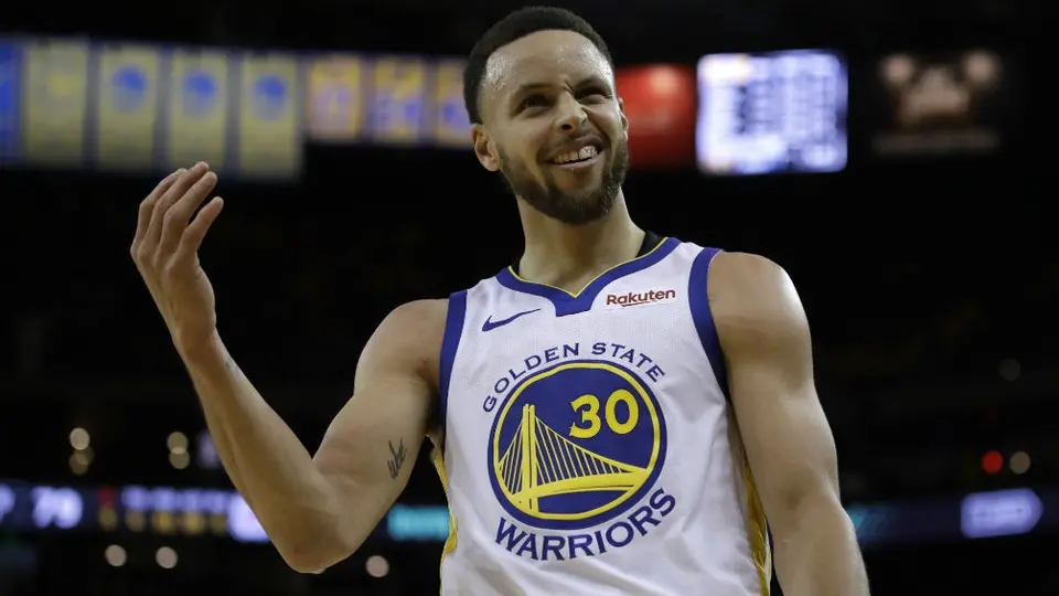 Curry bate récord de triples en Playoffs y Warriors aplasta a Clippers