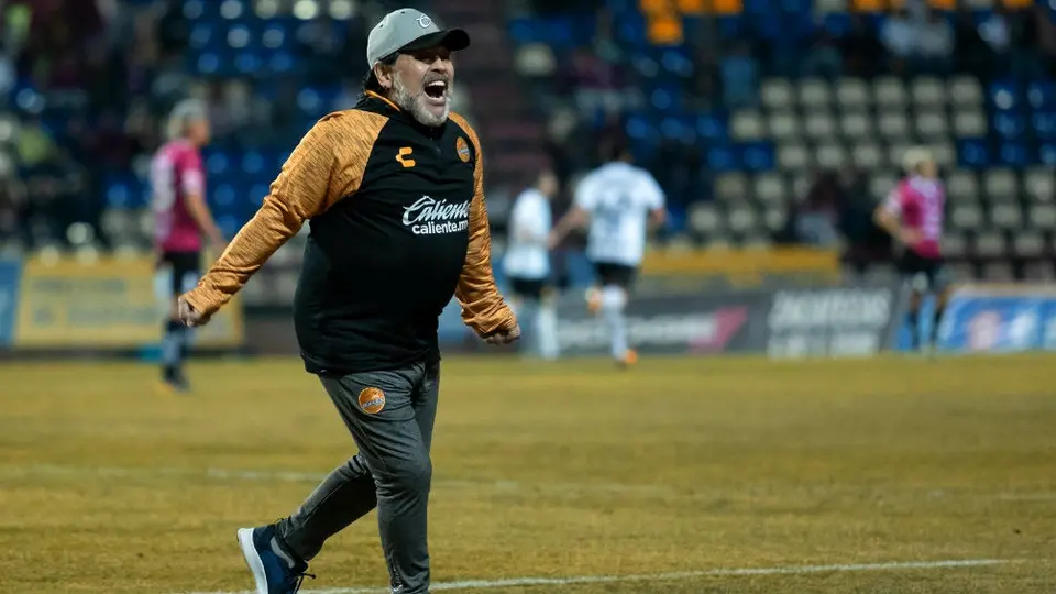 Maradona recibió impresionante Harley Davidson tras operación