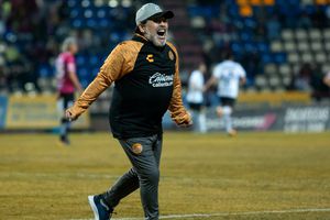 Maradona recibió impresionante Harley Davidson tras operación