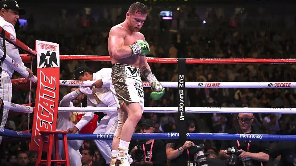 Canelo Álvarez lamenta el fallecimiento de fanáticos en accidente de avión