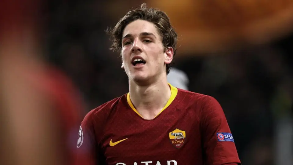 Zaniolo pide a su madre no subir más fotos sensuales a Instagram