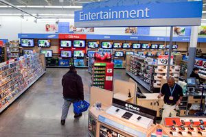 Walmart retira anuncios de videojuegos violentos, pero seguirá vendiendo armas
