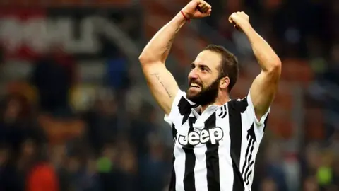 Agente de Gonzalo Higuaín confirma su regreso a la Juventus