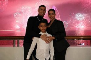 Cristiano y su familia se lucen cantando en el auto