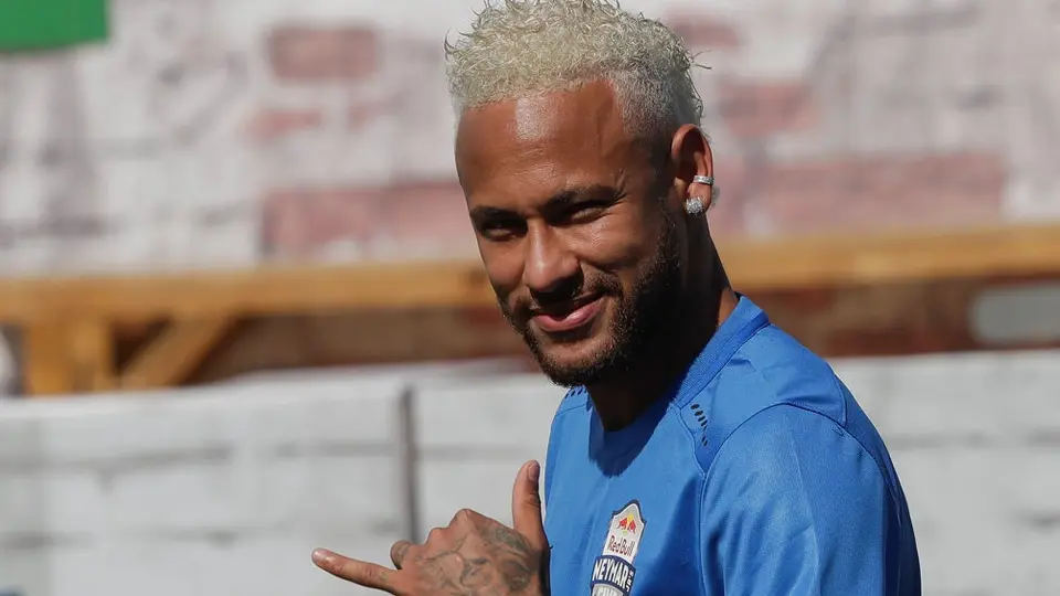 Padre de Neymar afirmó que el '10' volverá a ser feliz cuando disfrute de su juego