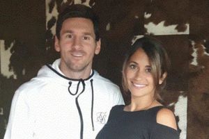 Revelan fotografía de Messi y Antonela en el verano de 1998
