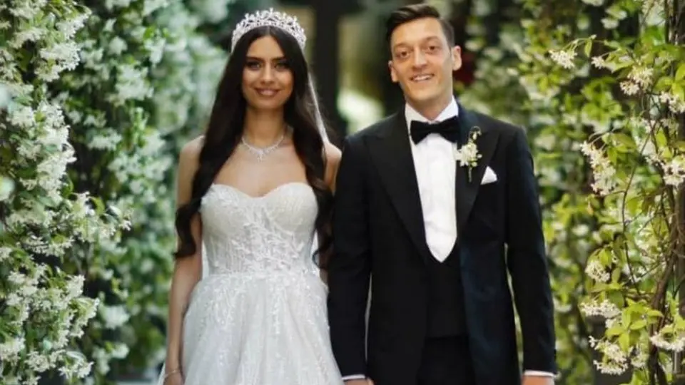 Mesut Özil contrae matrimonio en Estambul e invita al presidente de Turquía