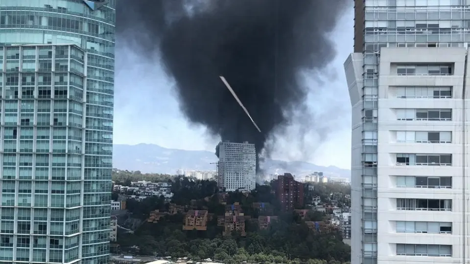 Fuerte incendio se registra en la zona de Santa Fe
