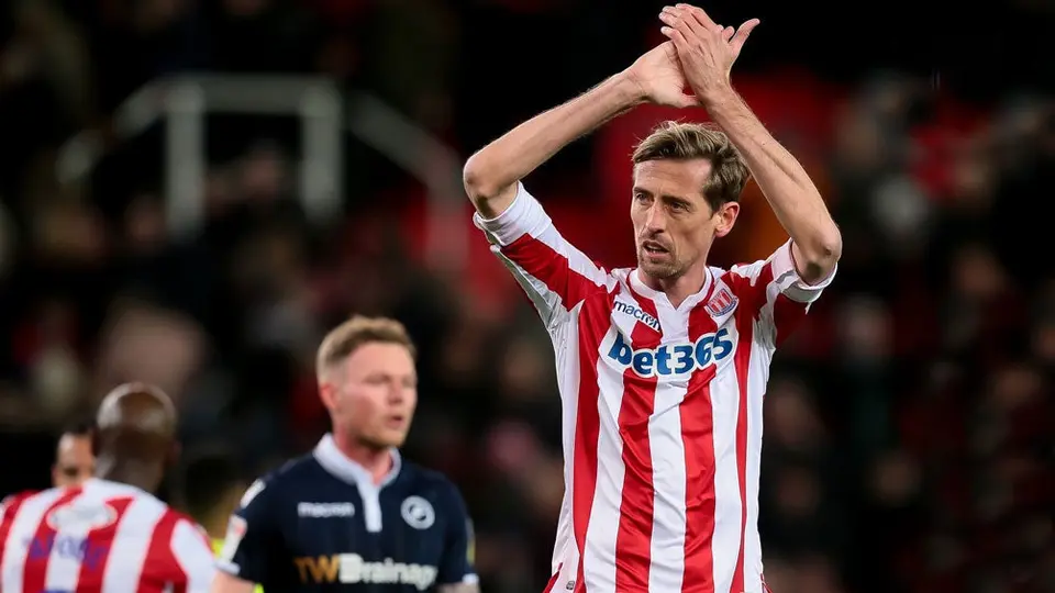 Peter Crouch anunció su retiro del futbol