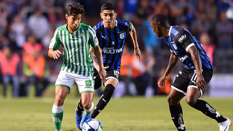 Diego Lainez, abucheado en juego de Querétaro contra Betis 