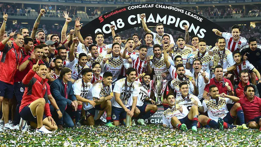 Los jugadores de Chivas festejan el título de Concacaf | MEXSPORT