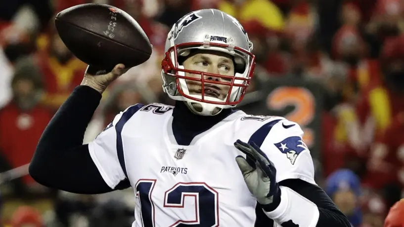 Dueño de los Patriots, dispuesto a extender contrato de Tom Brady