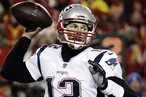 Dueño de los Patriots, dispuesto a extender contrato de Tom Brady