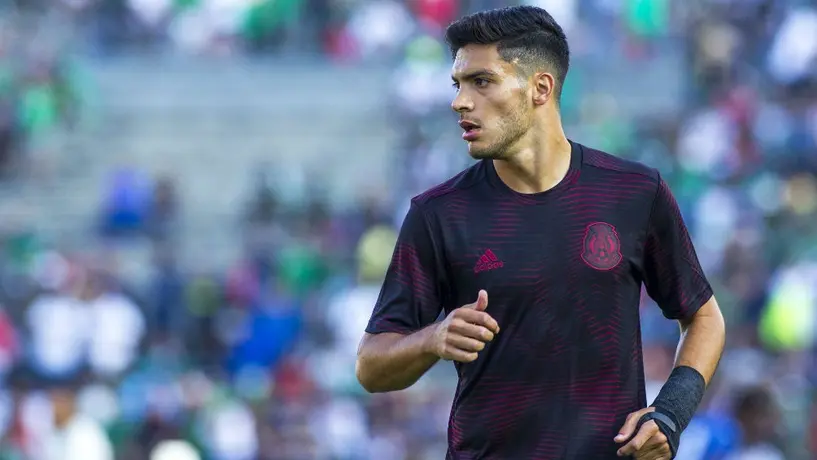 Aficionado del Tri se hace el rostro de Jiménez en el cabello