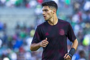 Aficionado del Tri se hace el rostro de Jiménez en el cabello