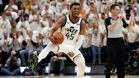 Jazz salva eliminación al vencer a Rockets en el cuarto juego