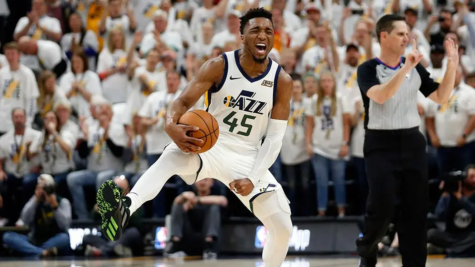 Jazz salva eliminación al vencer a Rockets en el cuarto juego