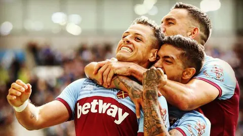 Pellegrini: 'Cuando Chicharito tiene opciones, normalmente anota'