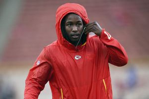 NFL suspende ocho partidos a Kareem Hunt por altercados