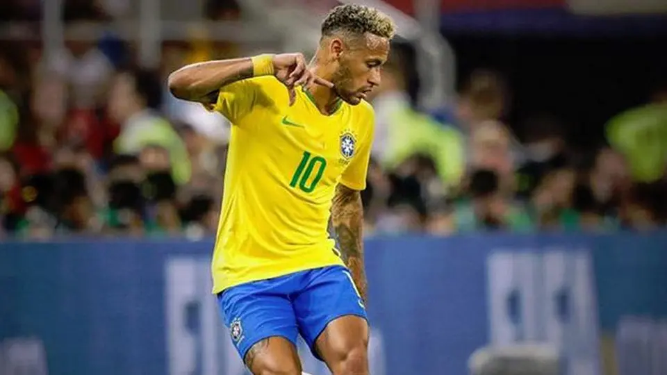 Estilista de Neymar 'revela' por error nuevo jersey de Brasil