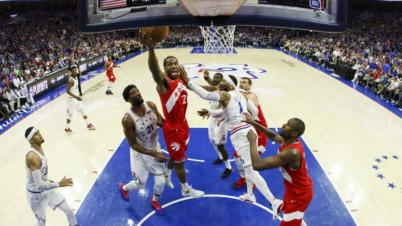 Raptors empatan serie ante 76ers con brillante actuación de Kawhi Leonard