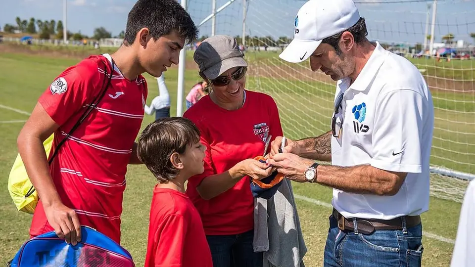 Luis Figo encabezará la IVP Supercup en Cancún