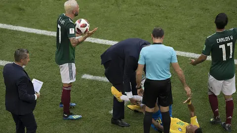 Padre de Neymar pone falta de Layún entre las más fuertes a su hijo