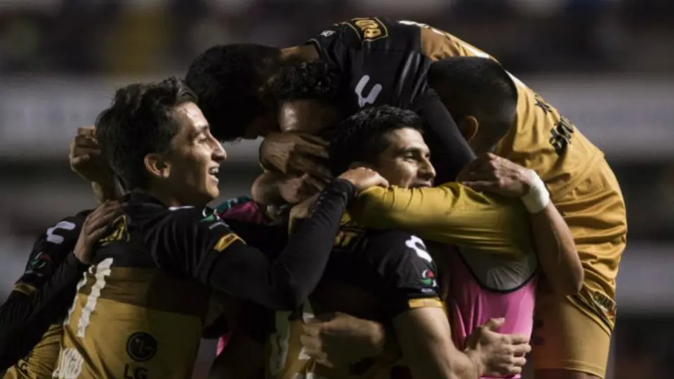 Dorados se toma foto oficial con playera Albiceleste en homenaje a Maradona