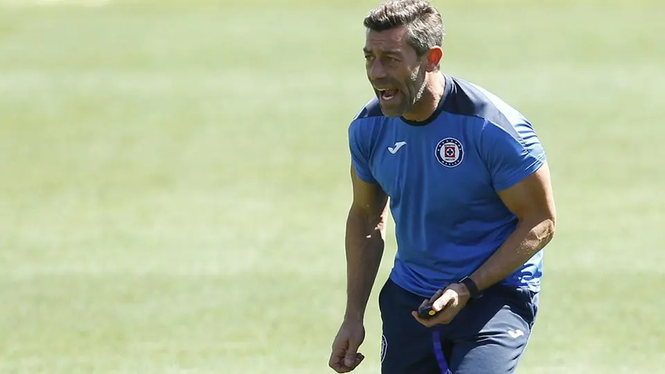 Jugadores de Cruz Azul salen en defensa de Caixinha
