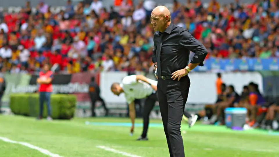 Chelís es cesado como director técnico del Puebla