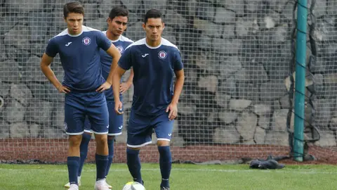 Jóvenes de Cruz Azul sufren tradicional novatada