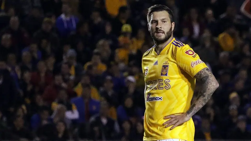 Gignac lamentó fallecimiento de un niño que era fan de Tigres y padecía cáncer