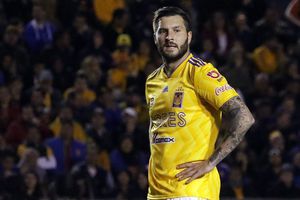 Gignac lamentó fallecimiento de un niño que era fan de Tigres y padecía cáncer