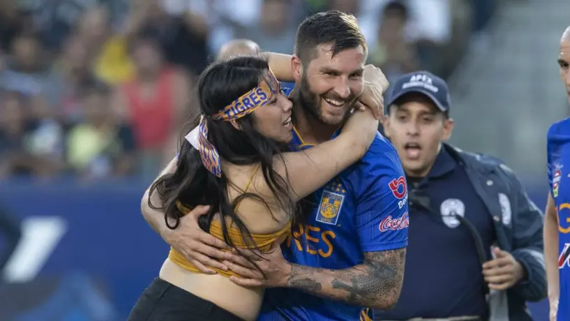 Espontánea reveló que Gignac se puso en contacto con ella