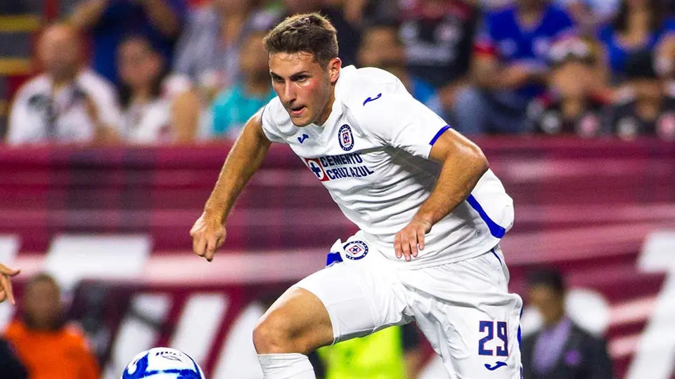 Santiago Giménez promete seguir trabajando para tener oportunidades con Cruz Azul