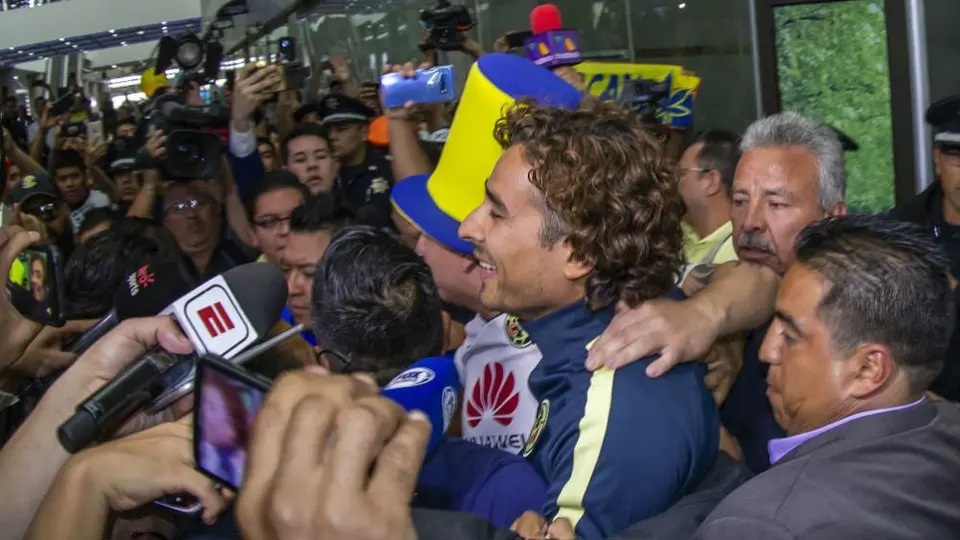 Memo Ochoa: 'Por el cariño de la afición mexicana da gusto volver a casa'