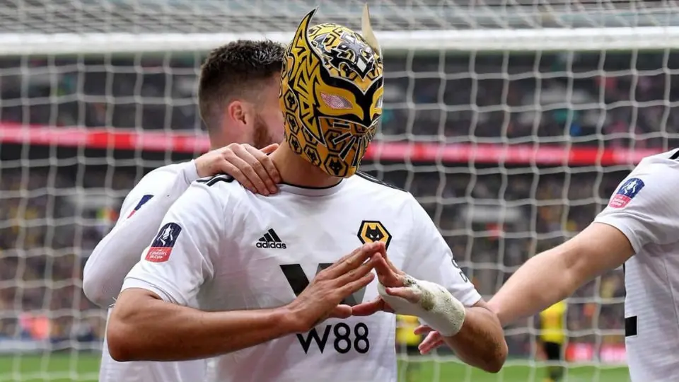 Entrenador de Wolves defiende festejo de Jiménez con máscara