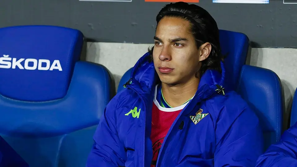 Diego Lainez, borrado de la acción con el Real Betis