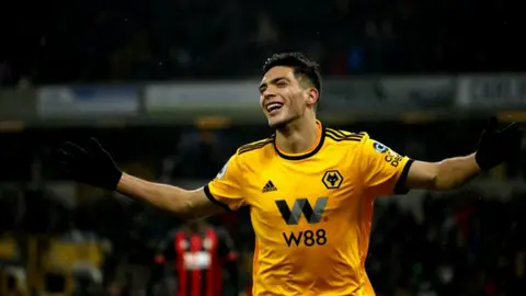 'Me gustaría seguir en la Premier League': Raúl Jiménez