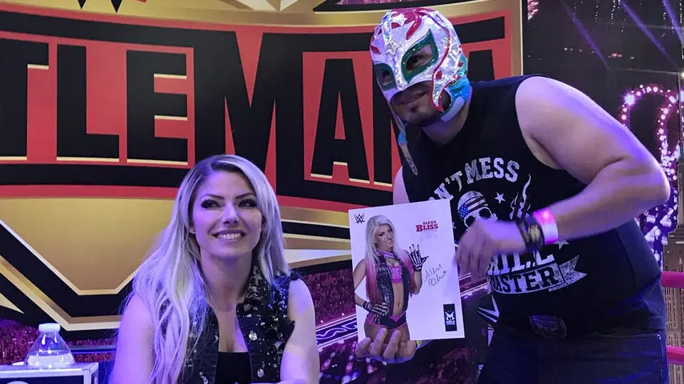 Alexa Bliss, impactada por el cariño de los mexicanos en La Mole Comic Con