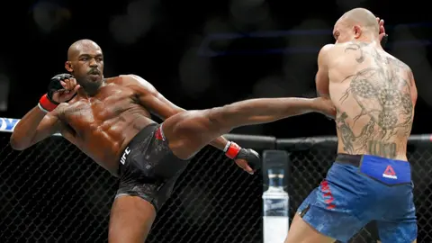 Jon Jones retiene campeonato semicompleto en UFC 235