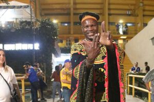 Príncipe camerunés se declara aficionado de Tigres