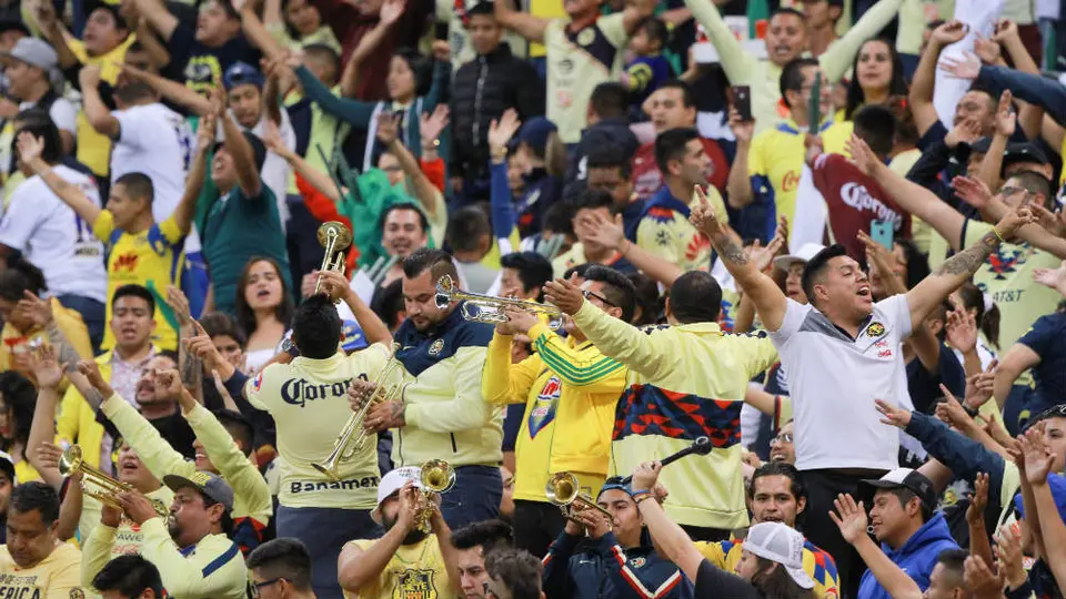 Aficionados de América y Pumas protagonizaron bronca en Clásico Capitalino