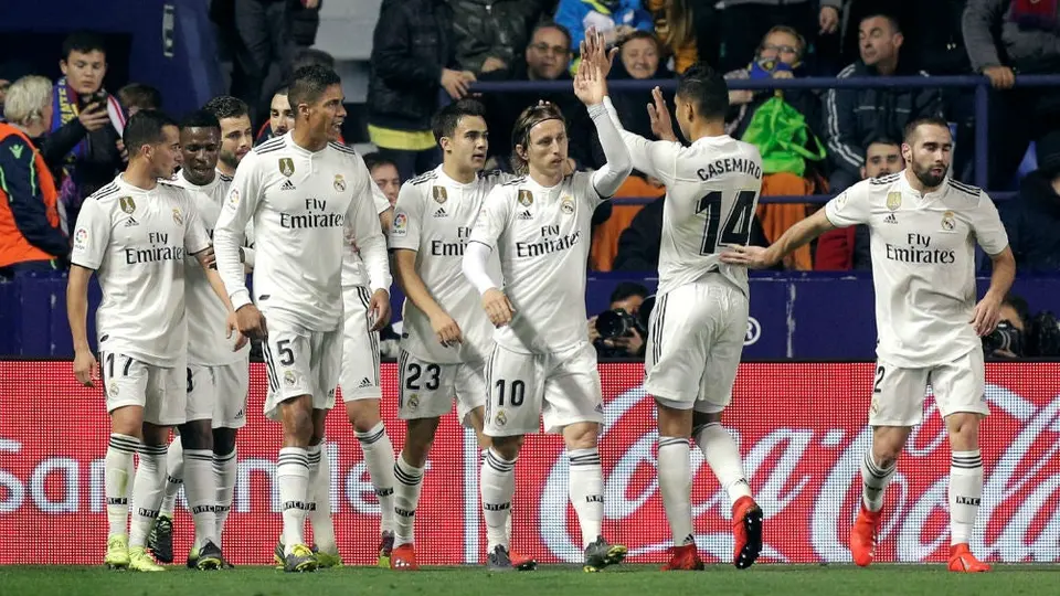 Real Madrid vence al Levante con polémico triunfo