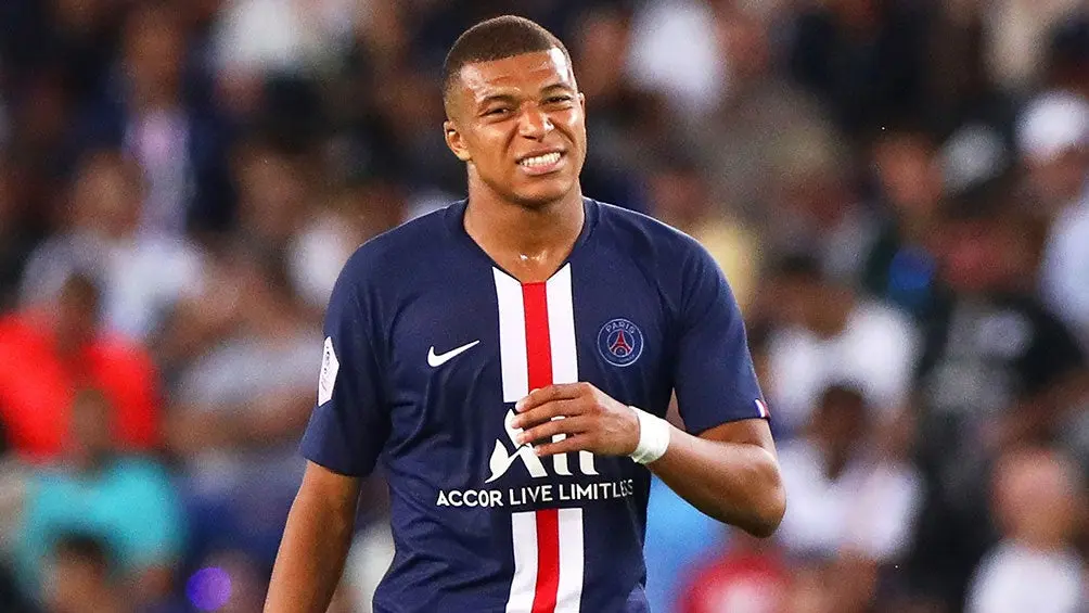 Kylian Mbappé siente una molestia | EFE