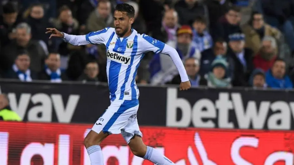 Diego Reyes se da "baño de humildad" en metro de Madrid
