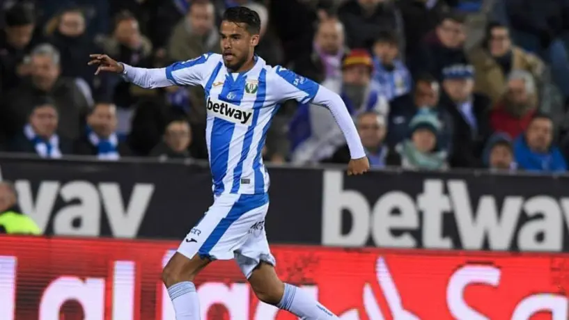 Diego Reyes se da "baño de humildad" en metro de Madrid
